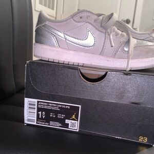Jordan 1 Retro Low OG Kids Sneakers - Gray and Silver